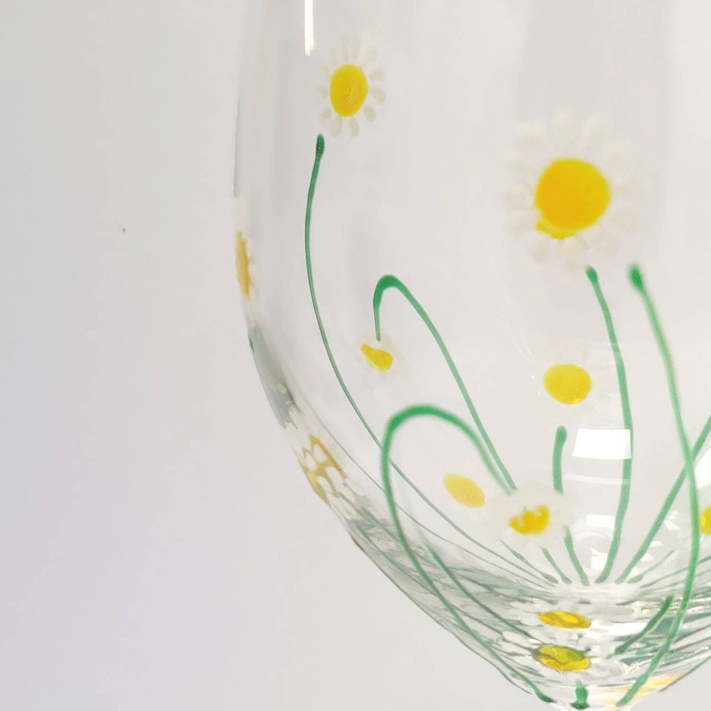 Hand-painted 'Daisy' design Small Wine Glass