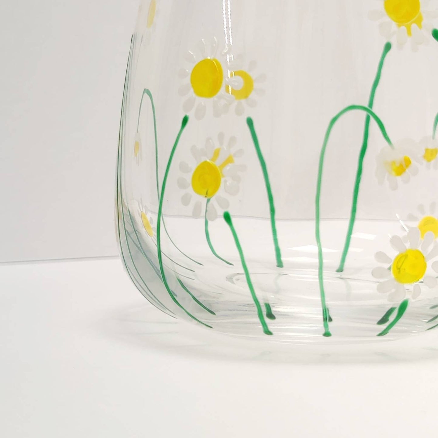 Hand-painted 'Daisy' design Stemless Wine Glass