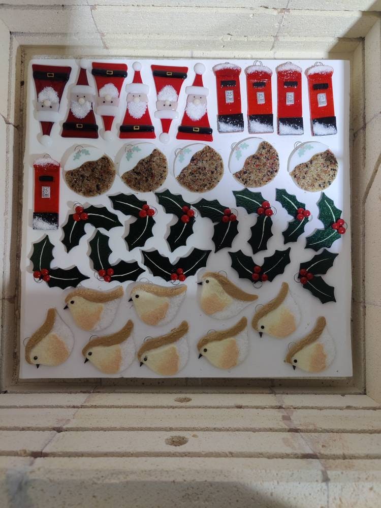 Fused Glass, Christmas decoration, Christmas Robin, robin decoration, Christmas keepsake, hanging decoration, robin suncatcher
